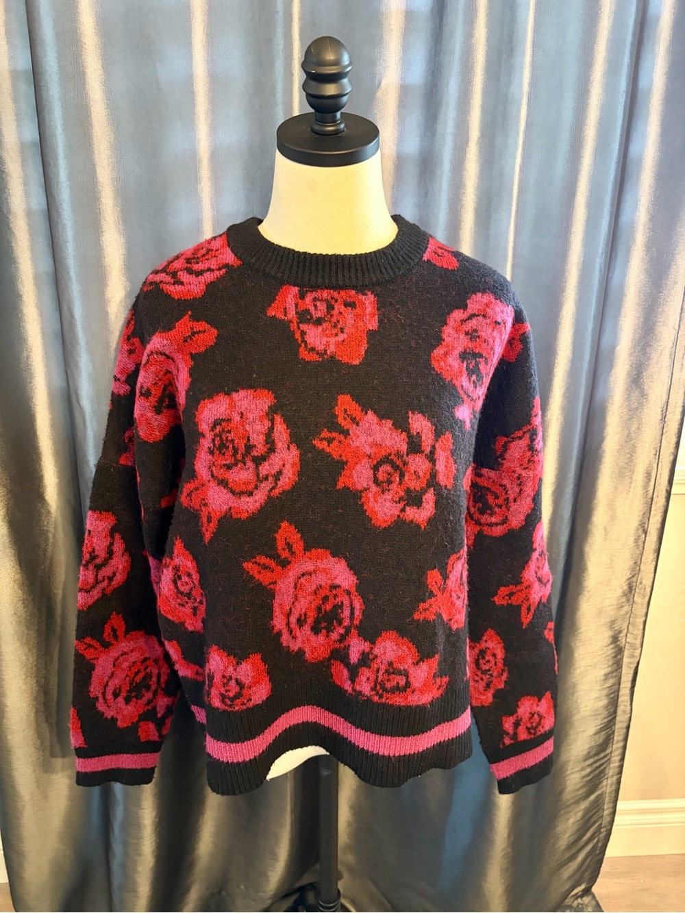 Joseph A Black Crewneck Sweater with Pink & Red Floral Jacquard Size Large